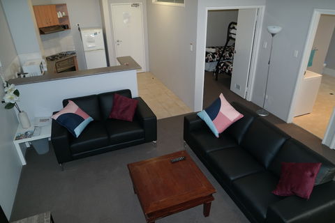 Duke's Apartments - Grafton Accommodation 4
