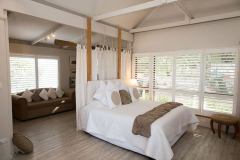 Boathouse - Birks River Retreat - Birks Harbour - Grafton Accommodation 6