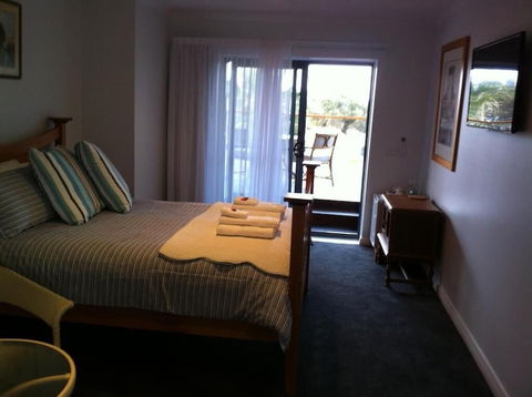 Corinella On The Esplanade Bed & Breakfast - Grafton Accommodation 4