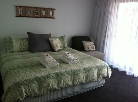 Corinella On The Esplanade Bed & Breakfast - Grafton Accommodation 3