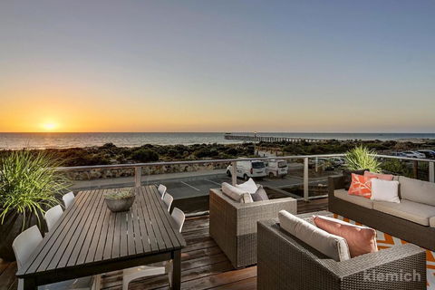 The Beach House At Grange - Grafton Accommodation 1