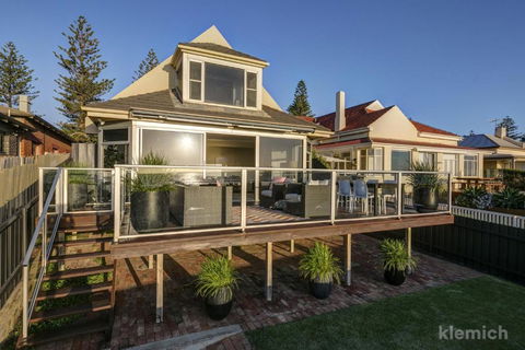 The Beach House At Grange - Grafton Accommodation 6