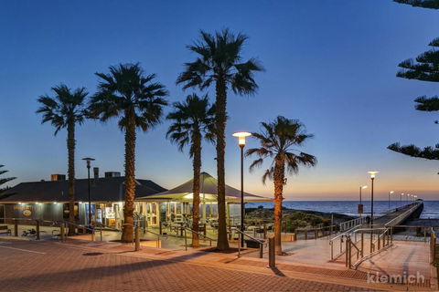 The Beach House At Grange - Grafton Accommodation 4