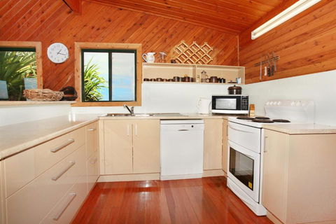 38 Pacific Terrace Coolum Beach Linen Supplied - Grafton Accommodation 1