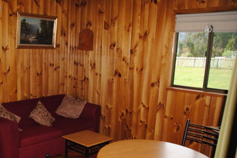 The Wombat Cottage - Grafton Accommodation 2