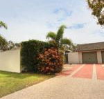 6 Petrie Ave Marcoola Pet Friendly Linen supplied - Grafton Accommodation