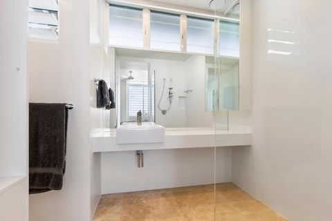 Paperbark A Luxury Duplex In Sunshine Beach - Grafton Accommodation 3
