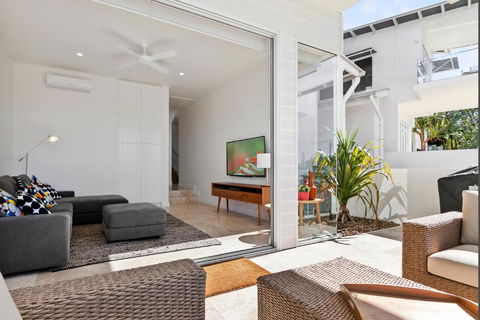 Paperbark A Luxury Duplex In Sunshine Beach - Grafton Accommodation 2