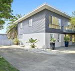 Middle Sea perfect for two families - Grafton Accommodation