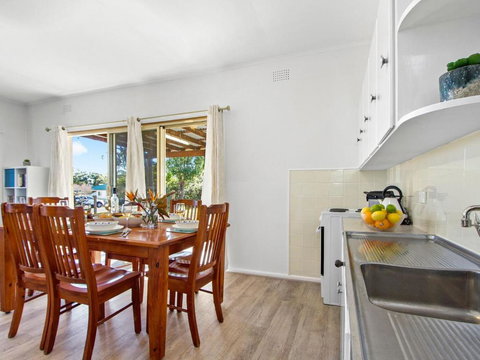 Beach Escape At Currarong Basic Family Accommodation - Grafton Accommodation 1