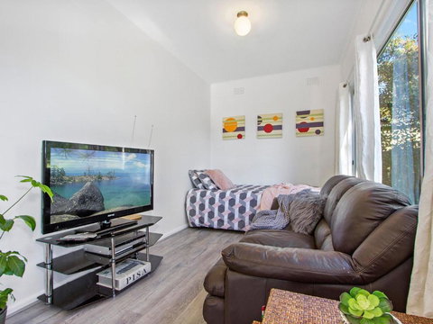 Beach Escape At Currarong Basic Family Accommodation - Grafton Accommodation 5