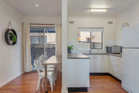 Jamaica Holiday Units - Grafton Accommodation 6