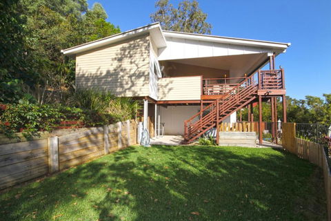 STUNNING HOME WITH SPECTACULAR VIEWS & CLOSE TO THE BEACH - Grafton Accommodation 6