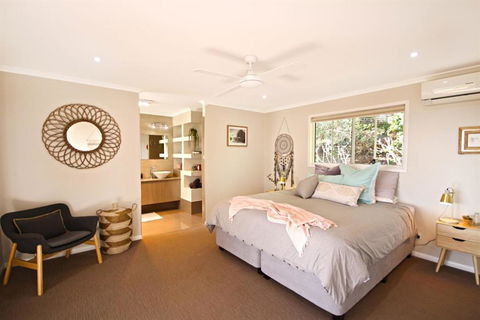 STUNNING HOME WITH SPECTACULAR VIEWS & CLOSE TO THE BEACH - Grafton Accommodation 2