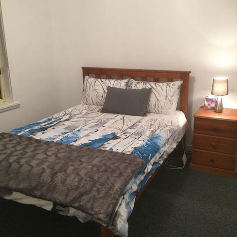 At HOME On HOLMES - Grafton Accommodation 1