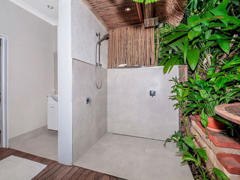 Unique Tropical Rainforest Getaway - Grafton Accommodation 3