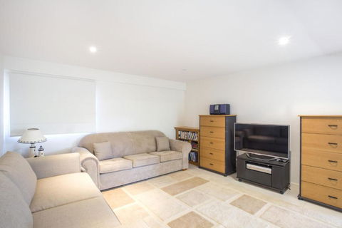 11 Riley St. Stylishly Modern - Grafton Accommodation 6