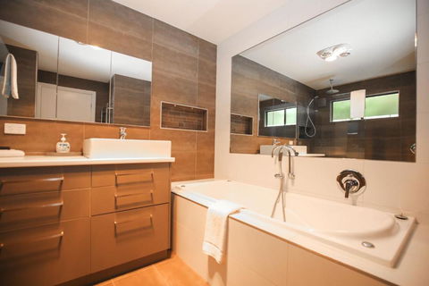 Alderwood - Grafton Accommodation 3