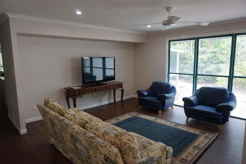 7 Belle Court Rainbow Shores Huge Beach House Ducted Air Con Pets Welcome - Grafton Accommodation 5