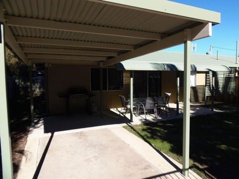 Palmgrove 2 Rainbow Beach Pet Friendly Fully Fenced Air Conditioned Five Minutes To Beach - Grafton Accommodation 6