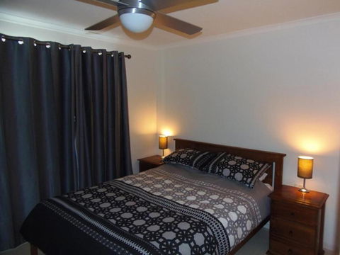 Palmgrove 2 Rainbow Beach Pet Friendly Fully Fenced Air Conditioned Five Minutes To Beach - Grafton Accommodation 3