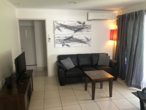 Palmgrove 2 Rainbow Beach Pet Friendly Fully Fenced Air Conditioned Five Minutes To Beach - Grafton Accommodation 4
