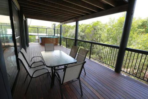 25 Naiad Court Rainbow Shores The Ultimate Beachside Executive Property Air Conditioned - Grafton Accommodation 4