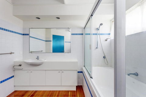 Surfside Beach House 17 Rainbow Shores Swimming Pool 2 Minute Walk To Beach Air Conditioning Relax Here - Grafton Accommodation 5