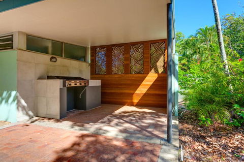 Surfside Beach House 17 Rainbow Shores Swimming Pool 2 Minute Walk To Beach Air Conditioning Relax Here - Grafton Accommodation 4