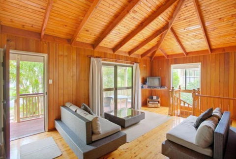 33 Cooloola Drive Rainbow Beach Walk To The Beach Pet Friendly - Grafton Accommodation 3