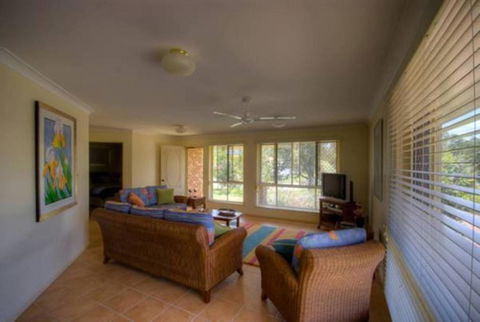 4 Boronia Place Rainbow Beach Perfect Convenient Location Fenced Yard - Grafton Accommodation 6