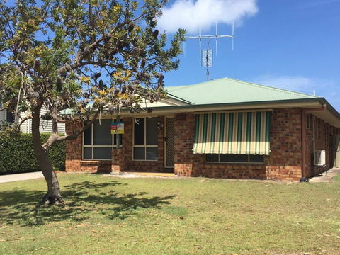 4 Boronia Place Rainbow Beach Perfect Convenient Location Fenced Yard - Grafton Accommodation 4