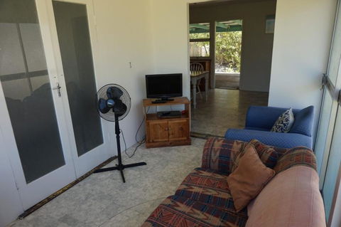 The Shack Rainbow Beach The Ultimate Beach Shack 200m To Beach - Grafton Accommodation 4