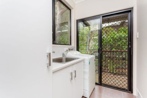 8 Ibis Court Rainbow Shores Swimming Pool Walk To Beach Executive Beach House - Grafton Accommodation 5