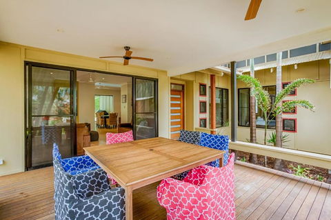 8 Ibis Court Rainbow Shores Swimming Pool Walk To Beach Executive Beach House - Grafton Accommodation 2