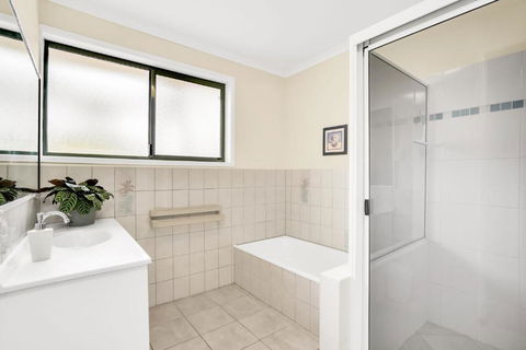 1 33 Tingira Close Rainbow Beach Gorgeous Ocean Views Swimming Pool Air Conditioning - Grafton Accommodation 1