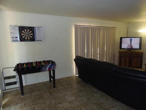 The Red Piranha Rainbow Beach Close To Everything Air Con & Pet Friendly - Grafton Accommodation 1