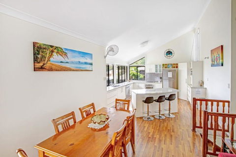 40 Rumbalara Avenue Rainbow Beach Entertain On The Spacious Verandah Overlooking Beautiful Rainbow Beach - Grafton Accommodation 1