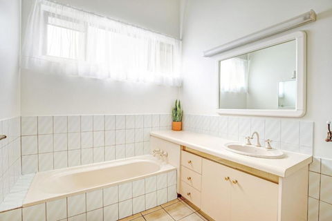 40 Rumbalara Avenue Rainbow Beach Entertain On The Spacious Verandah Overlooking Beautiful Rainbow Beach - Grafton Accommodation 3