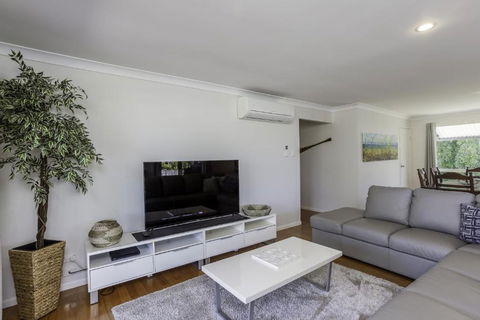 14 Zircon Street Centrally Located Family Home With Covered Deck Close To Patrolled Beach & Shops - Grafton Accommodation 2