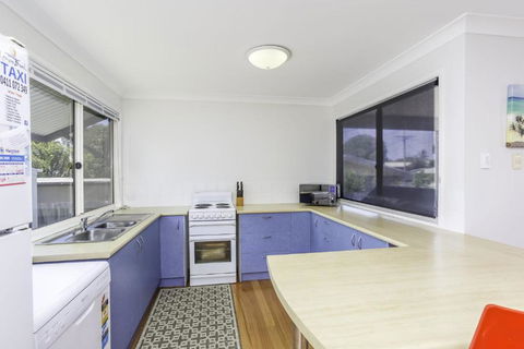 14 Zircon Street Centrally Located Family Home With Covered Deck Close To Patrolled Beach & Shops - Grafton Accommodation 6