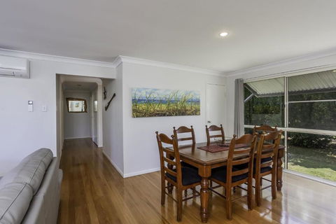 14 Zircon Street Centrally Located Family Home With Covered Deck Close To Patrolled Beach & Shops - Grafton Accommodation 4