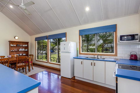 6 Ilmenite Avenue Coastal Beach Shack Within Walking Distance To Patrolled Beach & CBD - Grafton Accommodation 2