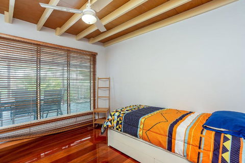 6 Ilmenite Avenue Coastal Beach Shack Within Walking Distance To Patrolled Beach & CBD - Grafton Accommodation 6