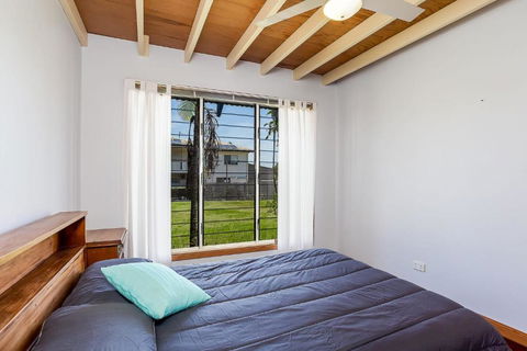 6 Ilmenite Avenue Coastal Beach Shack Within Walking Distance To Patrolled Beach & CBD - Grafton Accommodation 5