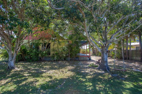 6 Ilmenite Avenue Coastal Beach Shack Within Walking Distance To Patrolled Beach & CBD - Grafton Accommodation 1