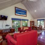 6 Ilmenite Avenue Coastal Beach Shack Within Walking Distance To Patrolled Beach & CBD - Grafton Accommodation 0