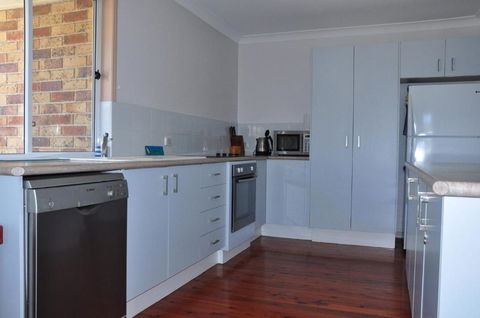 23 Carlo Road Lowset Family Home Within Walking Distance To The Shopping Centre. Pet Friendly - Grafton Accommodation 4