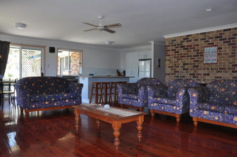 23 Carlo Road Lowset Family Home Within Walking Distance To The Shopping Centre. Pet Friendly - Grafton Accommodation 3