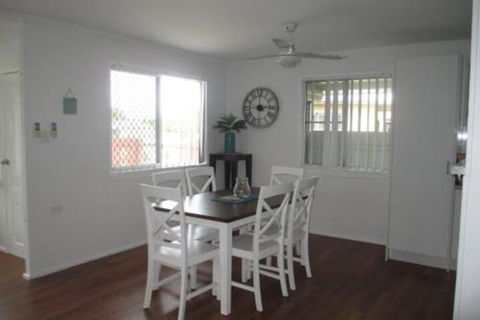 Charming Beach House - Grafton Accommodation 6
